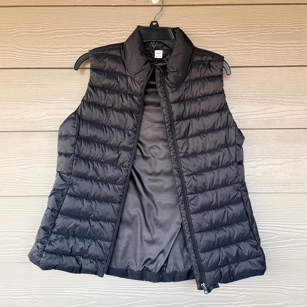 Old Navy Black Puffer Vest Size Medium